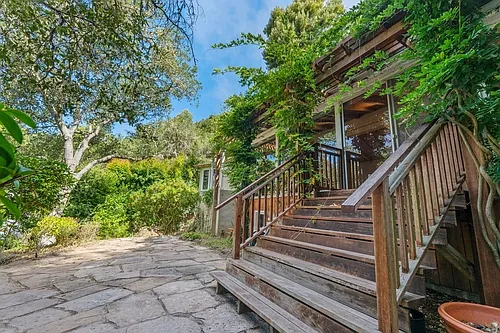 140 Woodbine Dr