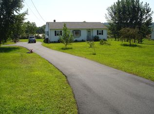 25 Wolf Den Dr, Pomfret Center, CT 06259