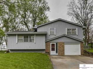 8449 Geiler Ave, Ralston, NE 68127