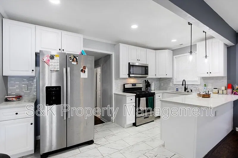3 bed, 2.0 bath, 1071 sqft, $1,850 — Photo 4