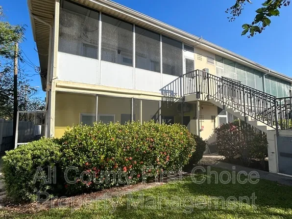 5364 4th St N APT 211, Saint Petersburg, FL 33703