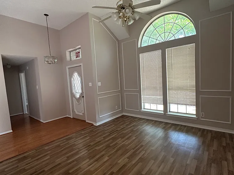 1441 Warwick Dr — Photo 14