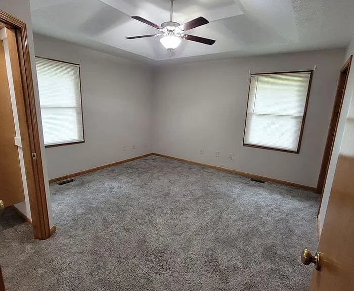18500 E Arrowhead Ln — Photo 3