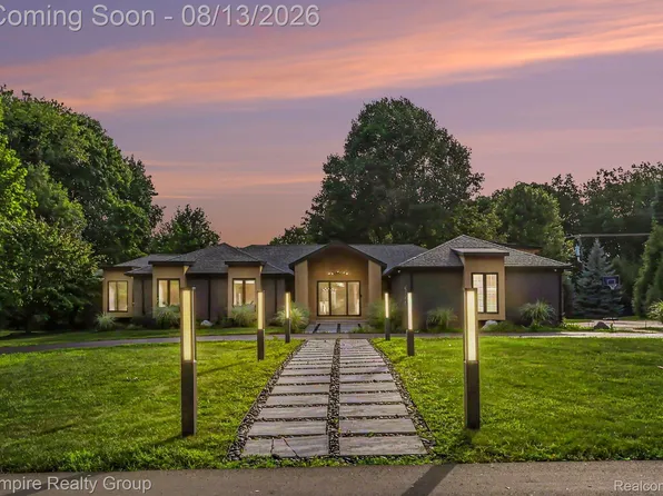 4340 Queens Way, Bloomfield Hills, MI 48304