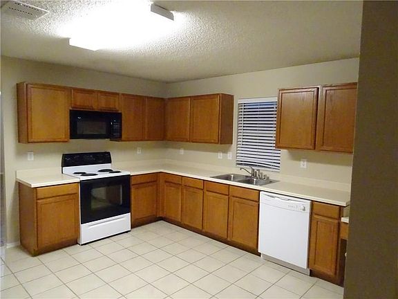 3rd image of 2605 Avalon Creek Way