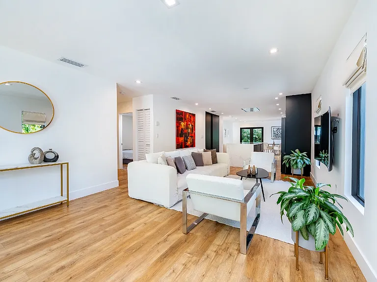 412 NW 41st St — Photo 5