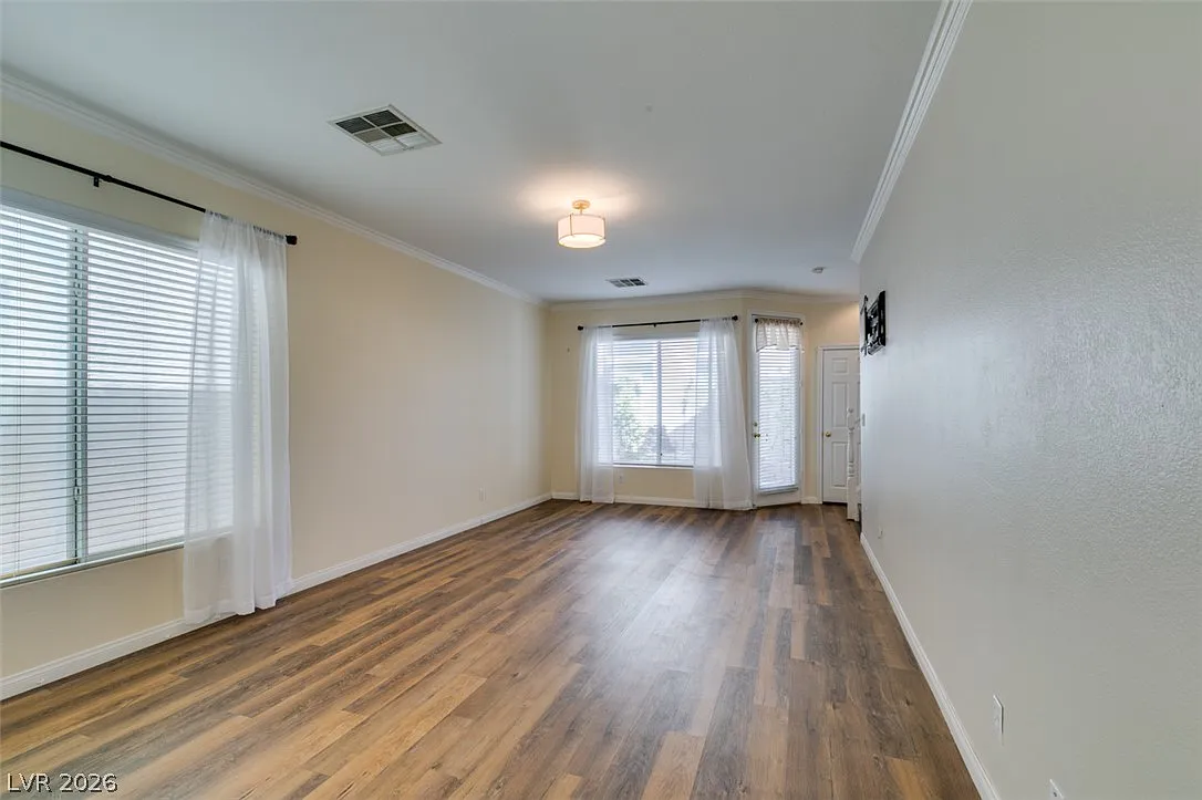 3 bed, 2.5 bath, 1342 sqft, $1,950 — Photo 4