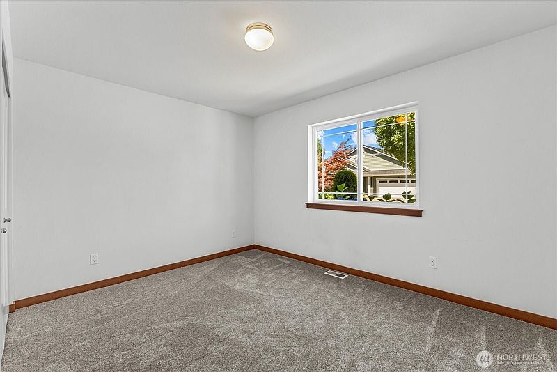 4th image of 17272 158th Street SE
