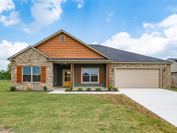 820 Avondale Dr, Alma, AR 72921