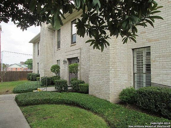 3rd image of 2611 EISENHAUER RD #402