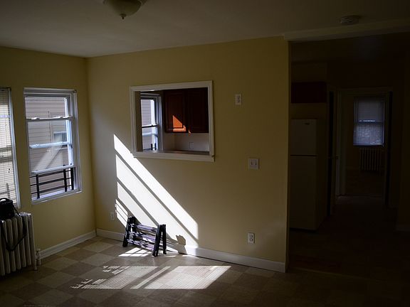 3rd image of 18 Jefferson Ave APT 5