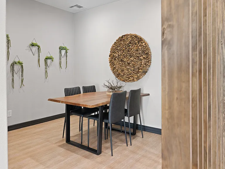 Solas Glendale — Photo 23