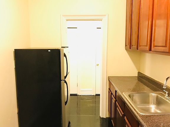 3rd image of 320 Empire Blvd APT 2F