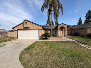 2118 N Matthew Ct, Farmersville, CA 93223