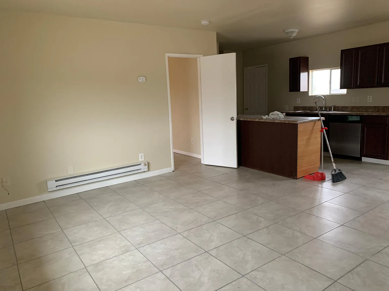 3 bed, 920 sqft, $1,795 — Photo 4