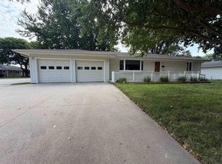 1010 Colfax St, Boyden, IA 51234