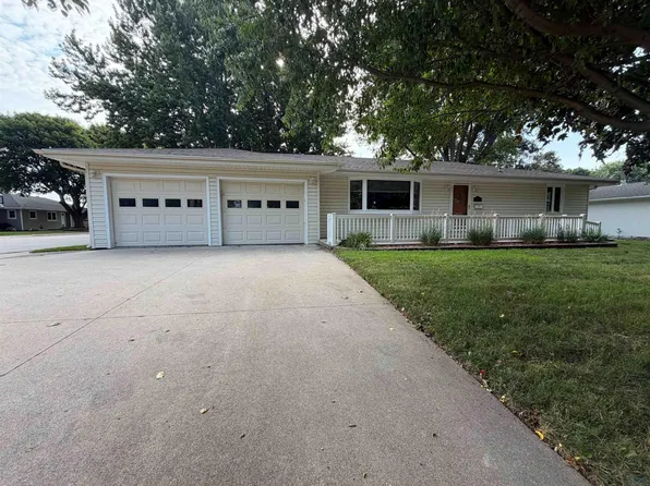 1010 Colfax St, Boyden, IA 51234