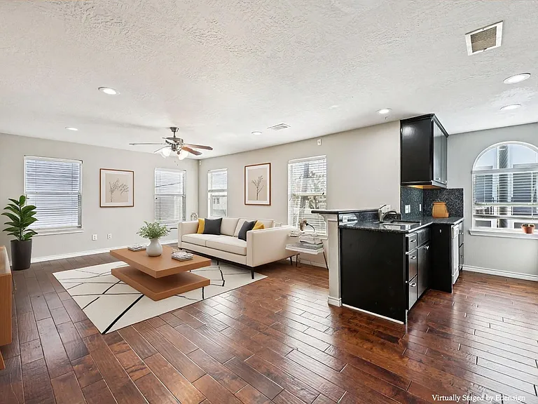 1405 Bailey St — Photo 9