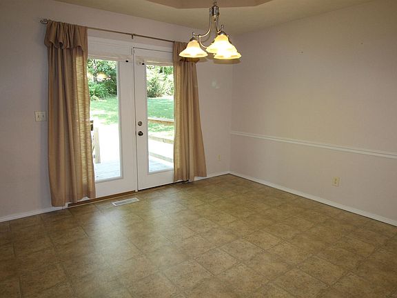 4th image of 710 E Pamela Dr