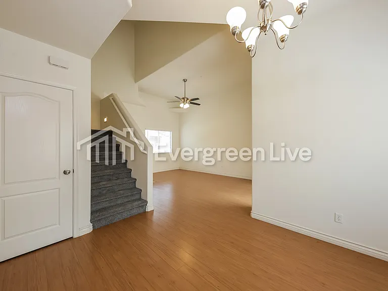 8094 W Beck Ln — Photo 9