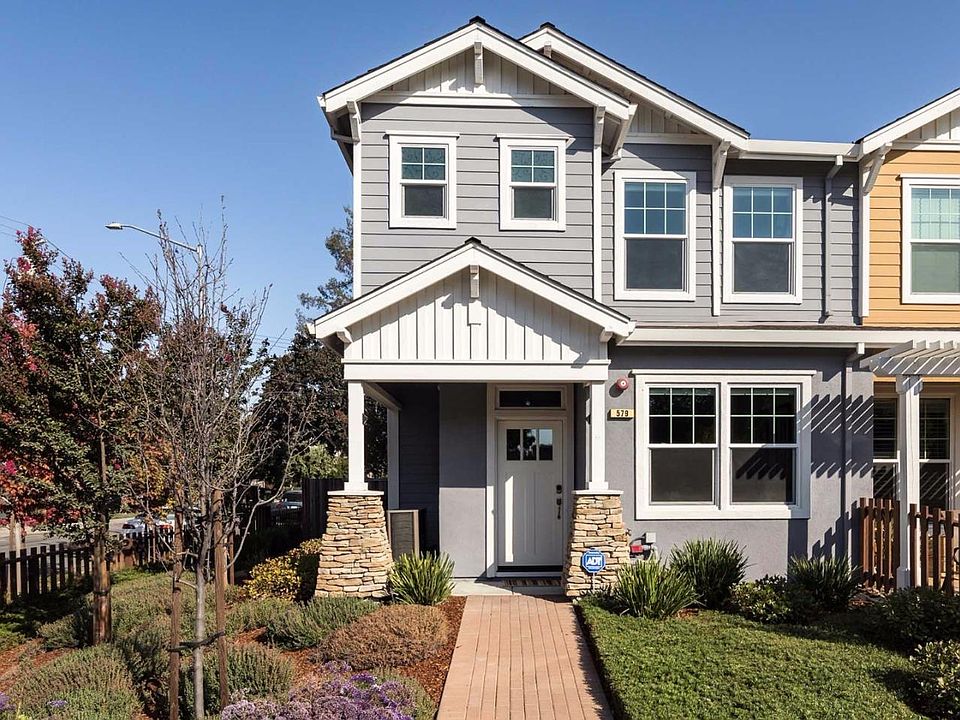 1st image of 579 Piazza Dr