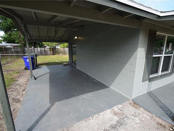 3rd image of 1415 Crescent Pl
