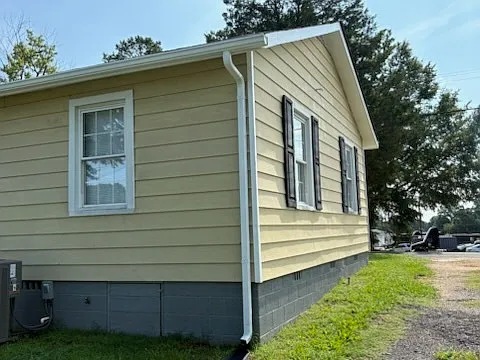 2 bed, 1.0 bath, 802 sqft, $1,200 — Photo 4