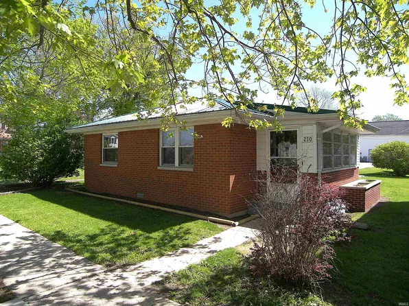 210 N Tucker St, Mentone, IN 46539
