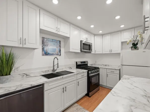 124 Elm Ave, Long Beach, CA 90802