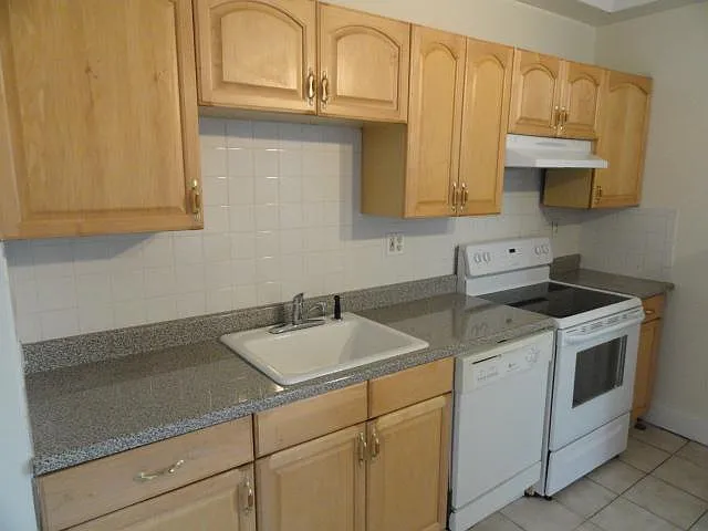 38 Bond St #1