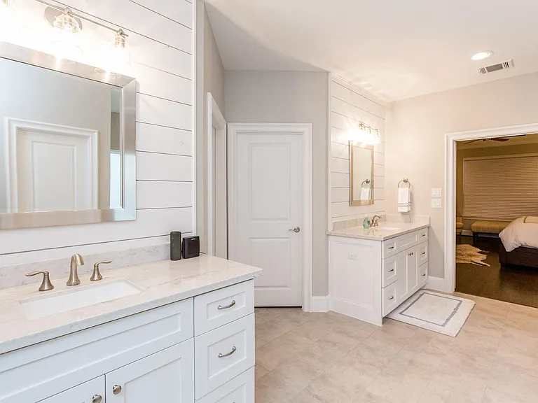 2413 Detering St — Photo 31
