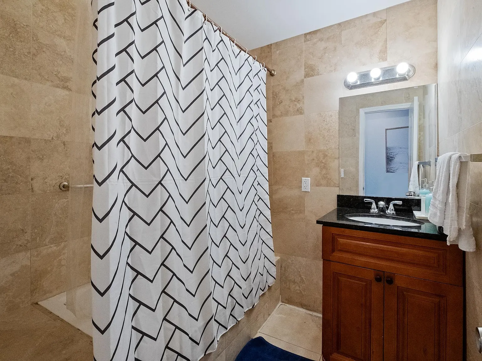 4 bed, 1.0 bath, 850 sqft, $1,364 — Photo 4
