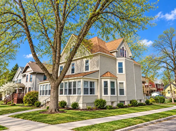 Affordable & Available Now!! Large 2 Bed And 2 Bath In Old Highland Neighborhood Mpls!!, 1600 Emerson Ave N #2, Minneapolis, MN 55411