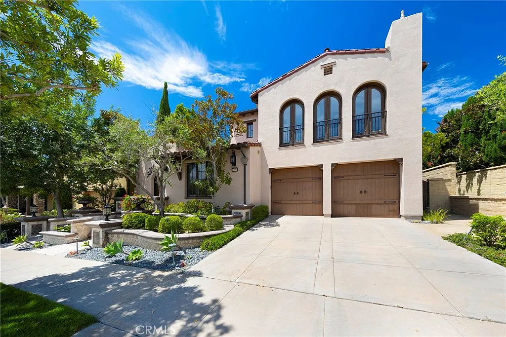 3 bed, 3.5 bath, 3442 sqft, $13,800 — Photo 1