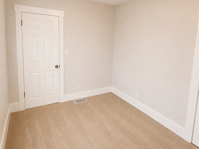 649 Parker Ave — Photo 6