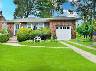 20 Devine Ave, Syosset, NY 11791
