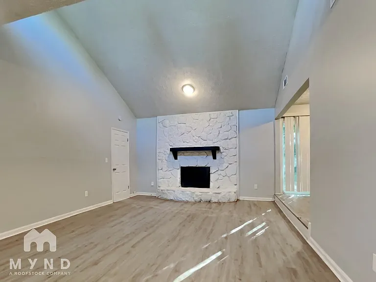 3047 Brook Hollow Dr — Photo 5