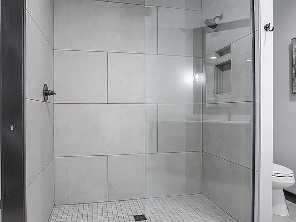 3rd image of 947 O St #903