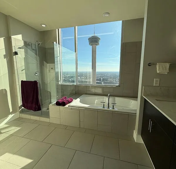 610 E Market St #2619 — Photo 4