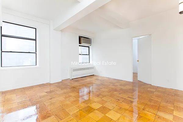 Rented by Mirador Real Estate | media 51