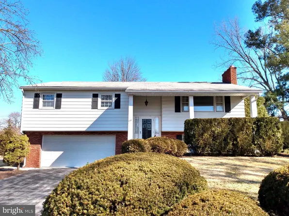 69 Field Cir, Chambersburg, PA 17202