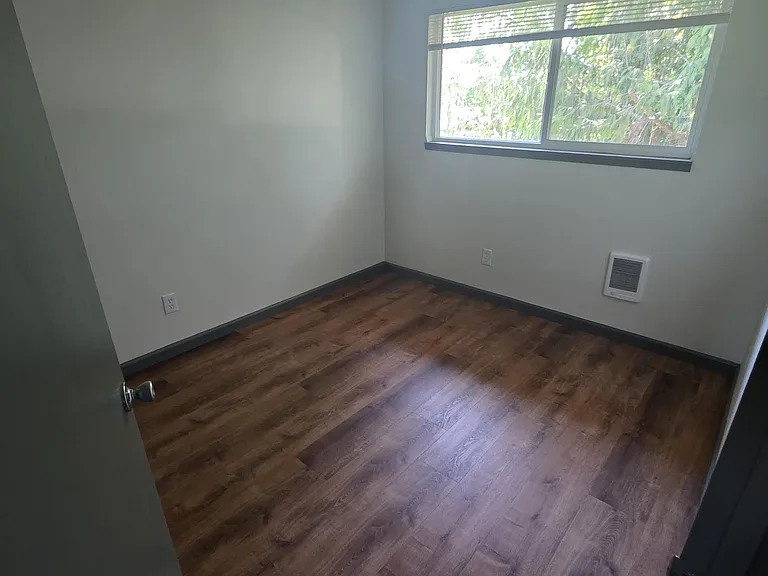 121 NE Fern Pl #1 — Photo 7