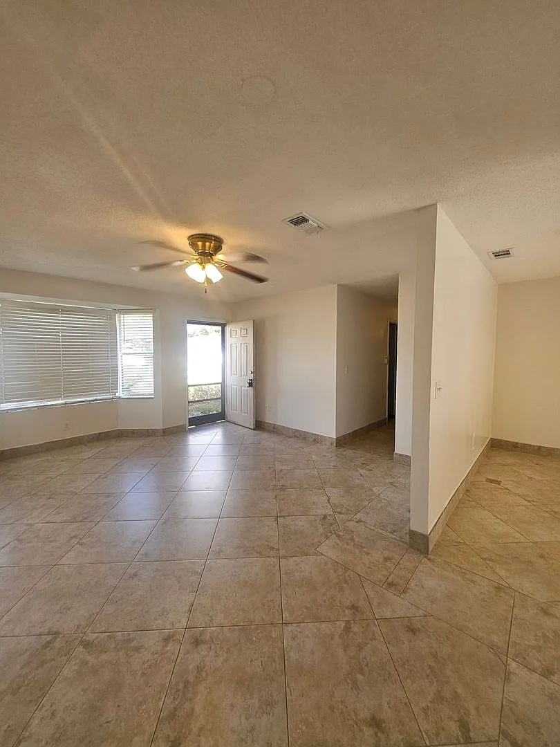Single Family Home in Port Charlotte — Photo 3