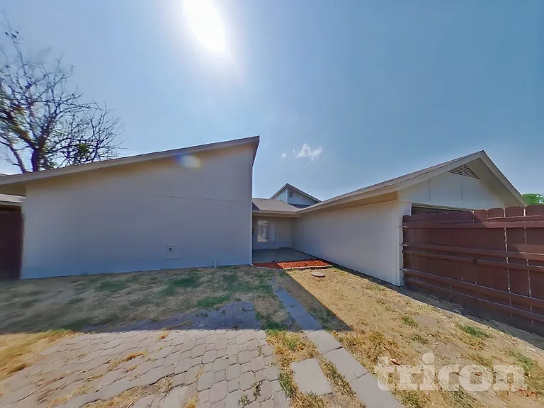 725 Villa Ridge Dr — Photo 16