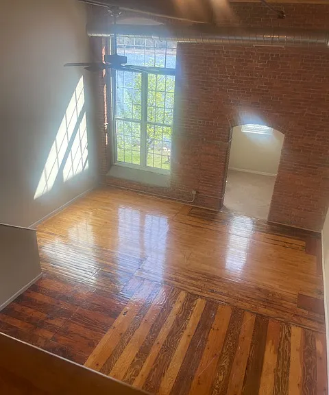 Victoria Riverside Townhouse Lofts — Photo 19