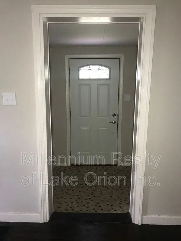 3 bed, 1.5 bath, 1280 sqft, $2,295 — Photo 3