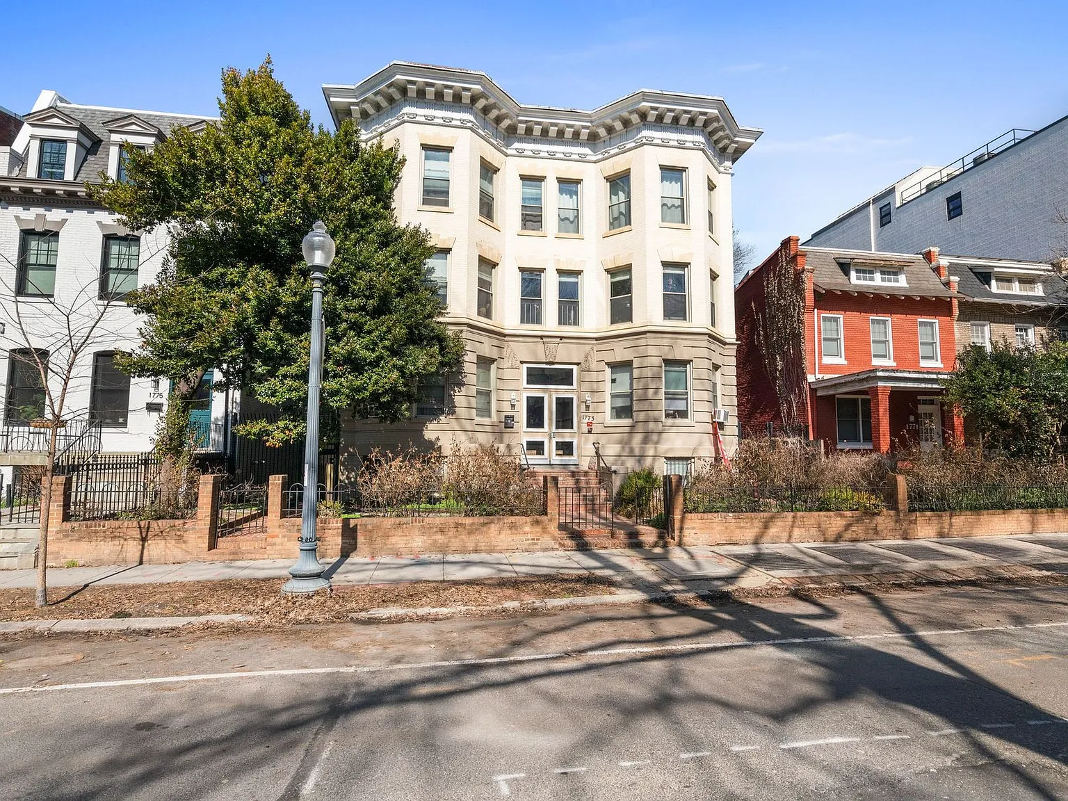 LANIER FLATS — Photo 2