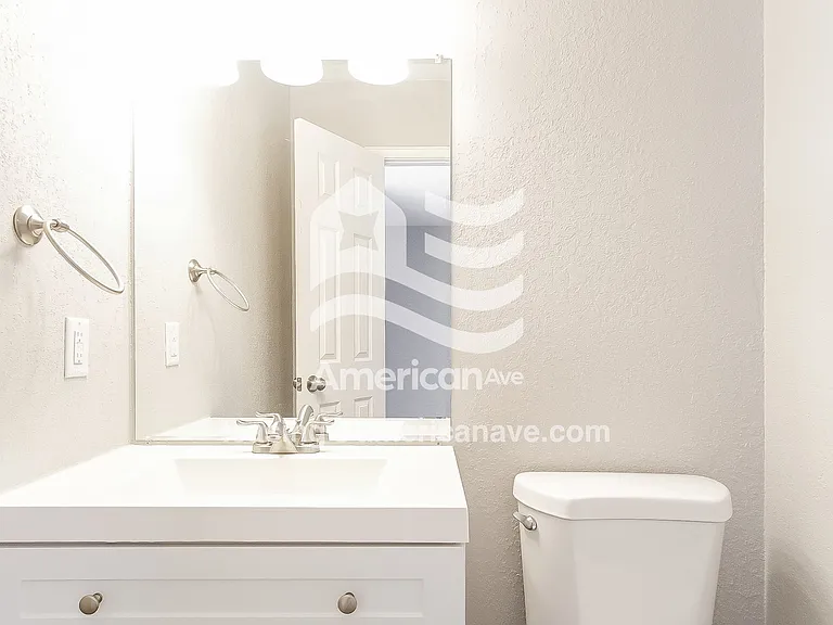 1043316_013_wm_-_bathroom_13282014.jpg