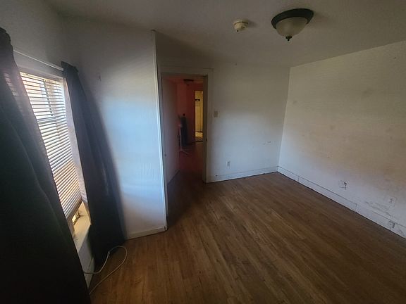 5th image of 2237 Evanston Ave