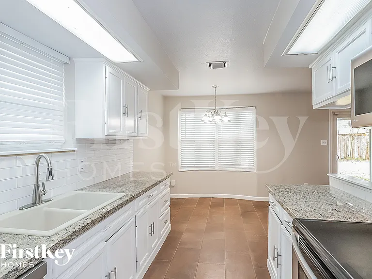 10819 Sagewind Dr — Photo 5